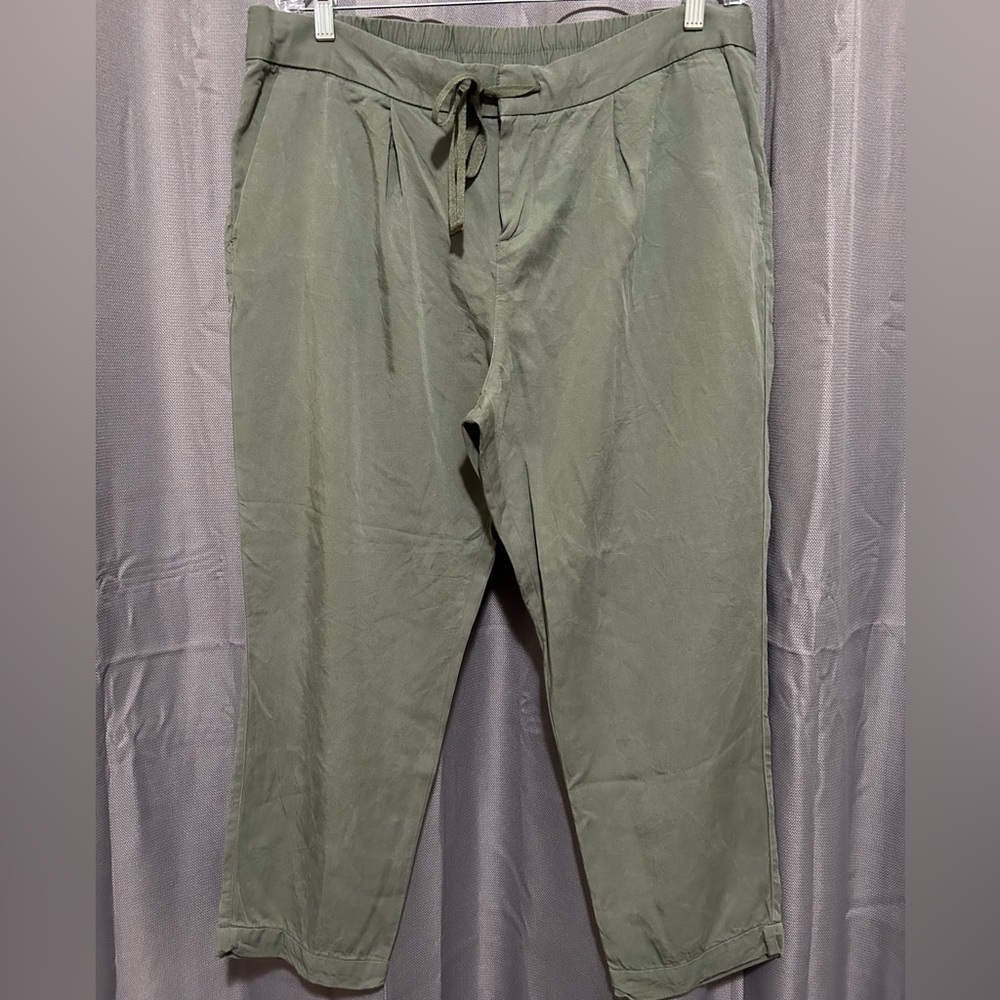 Womens old navy lightweight olive green pants size 14
